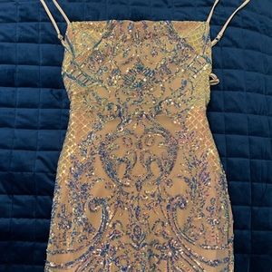 Lucy in the sky backless dress, very pretty colors, comfortable, fitting